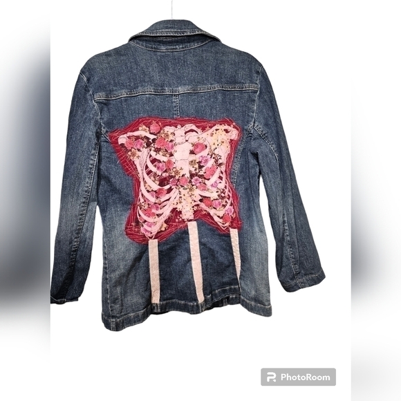 CK Jean Jacket redesigned with velvet accents & skeleton ribcage/flower patch - Picture 4 of 6